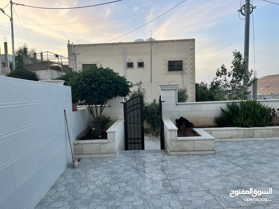 عماره طابقين للبيع تشطيب ديلوكس عمر البناء 5سنوات