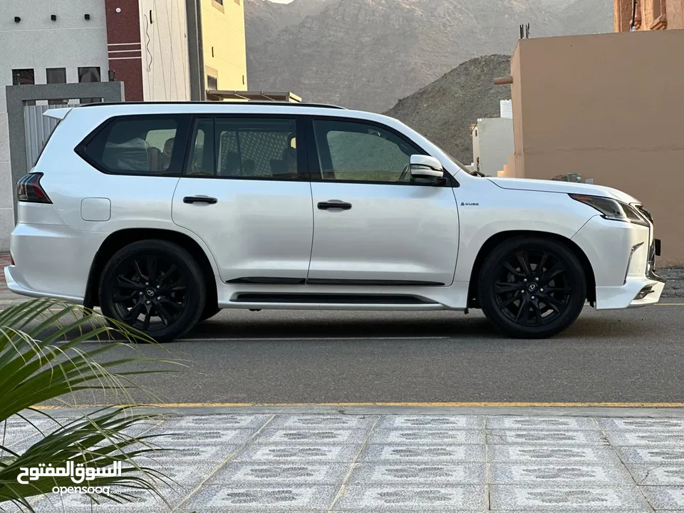 Lexus LX 570  kuro