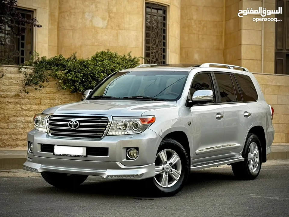 تويوتا لاند كروزر (GXR 2015 (V8 وارد صيانة الشركة ( طلب خاص 60th) مالك واحد بحالة الوكالة