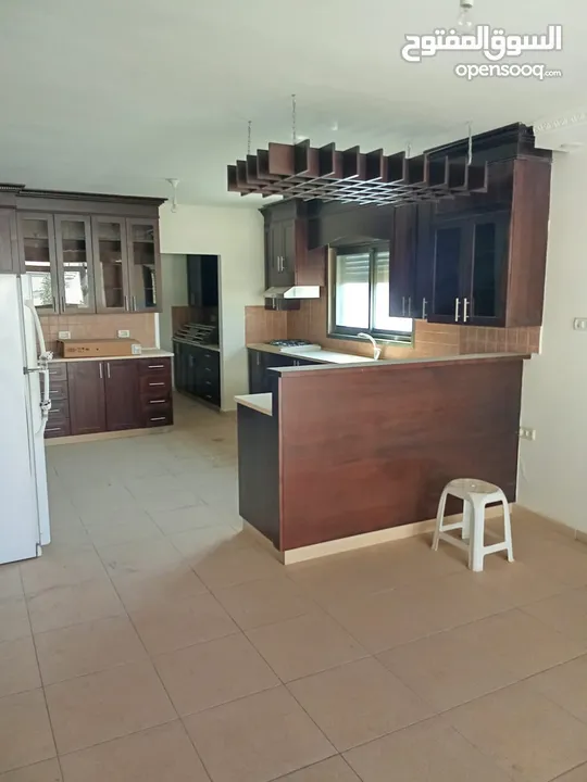 شقة للبيع عين منجد