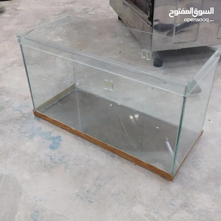 حوض سمك بمقاسات مختلفة
