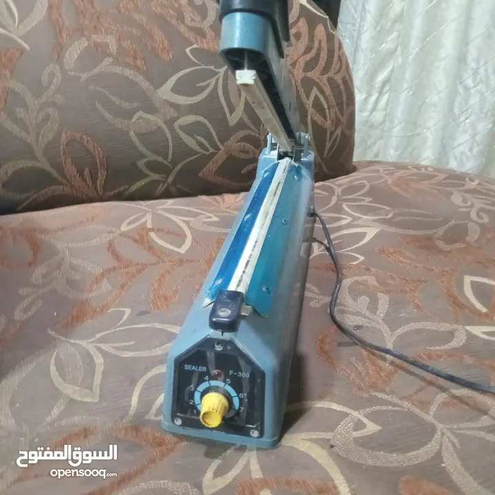 مكبس النايلون الأصلي لحفظ الاطعمه وبقاىها طازجه مستخدمه فتره بسيطه