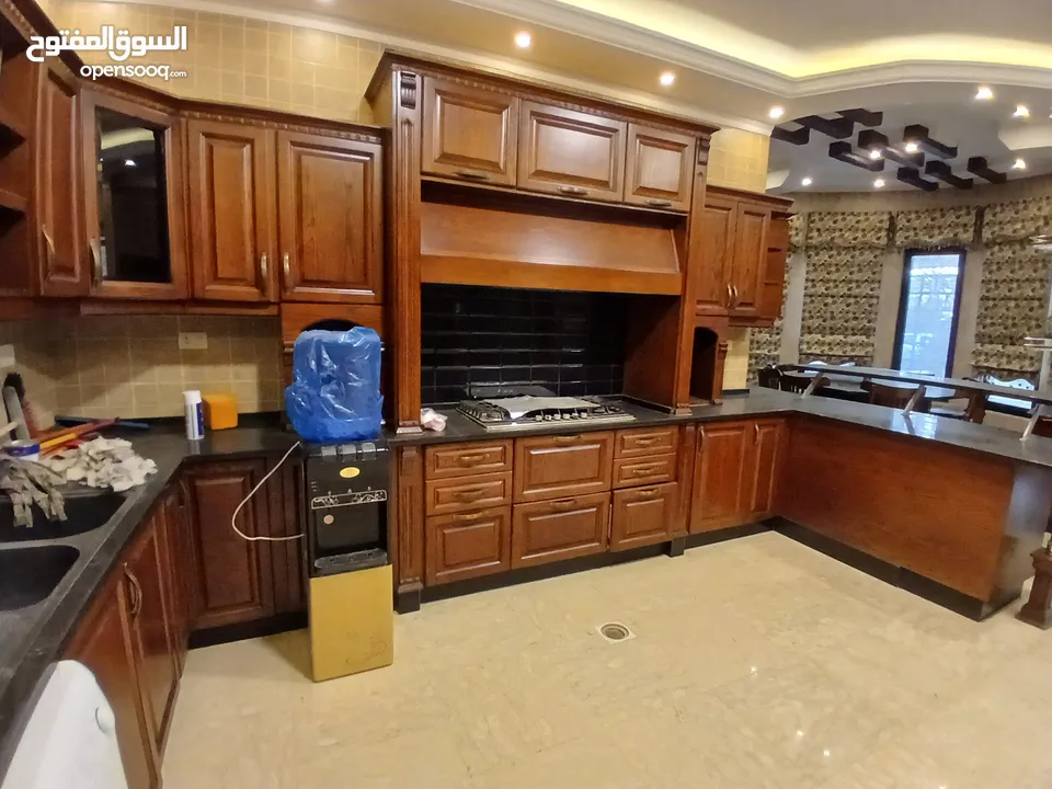 فيلا للايجار في عبدون مجددة بالكامل