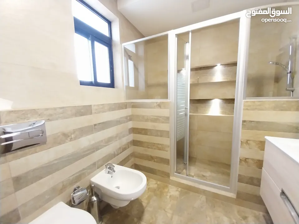 شقة غير مفروشة للإيجار 375م2 ( Property 19249 )-175072681