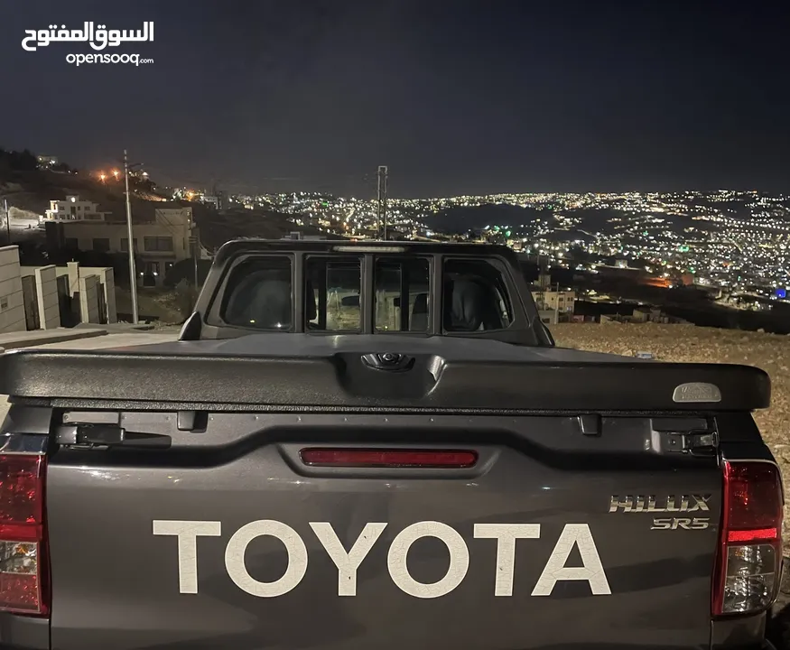السلام عليكم  صندوق بكب هايلكس للبيع  الصندوق نظيف و معه مفتاح للإغلاق