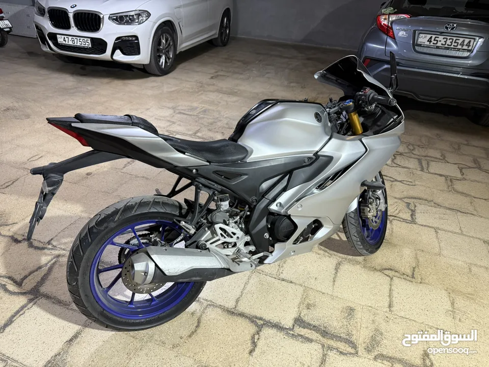 للبيع – دراجة نارية رياضية بحالة الوكالة  Yamaha R15M موديل 2023