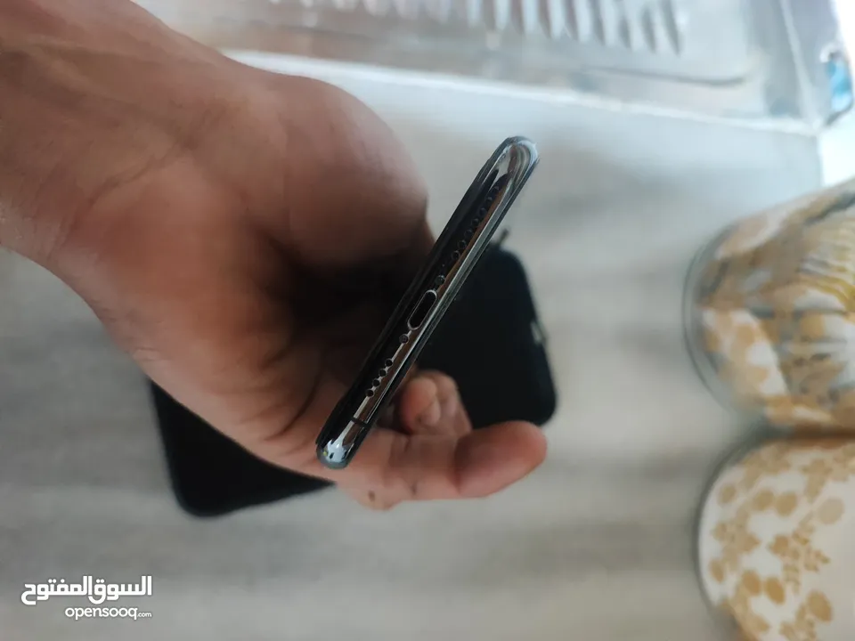 ايفون اكس اس ماكس بحالة الوكاله فقط البرداي العلويه غير شغاله في نقطة للتحكم والبلوتوث