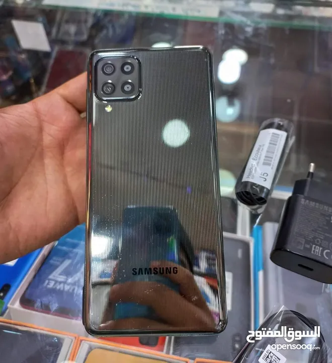 مستعمل  Samsung M62 بدون كرتونة هدية كفر ولزقة وشاحن الاصلي متوفر توصيل