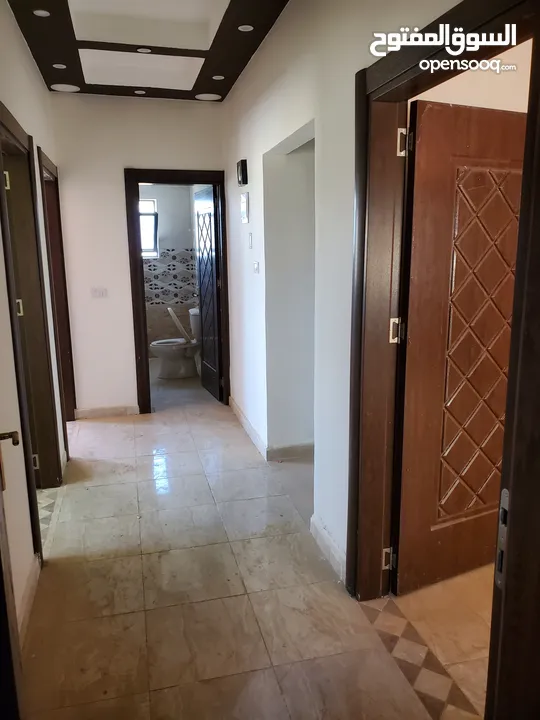 شقة قي جبل الزهور مأهولة بحي حديث مطلة وجاهزة للسكن لم تسكن من قبل