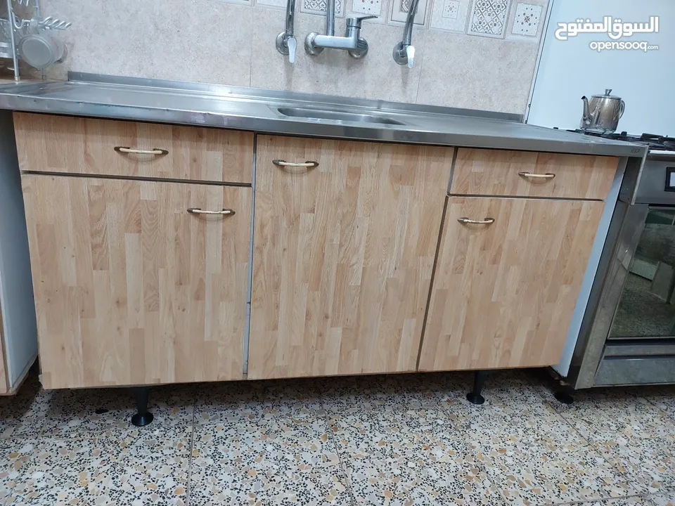 مطبخ خشب ام دي اف كاونتر مع ملحق 2 م وسنك مطبخ 1.6 م مستعمل للبيع 300 الف