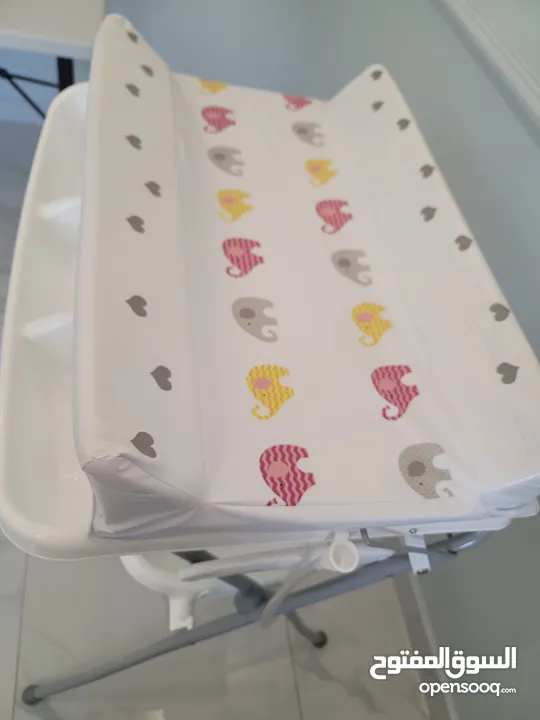 حوض استحمام للبيبي مع طاولة الحفاض - Baby Changing Table + Bathtub - LIKE NEW