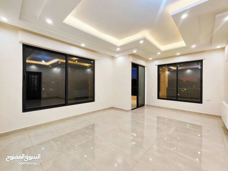 شقة فخمة تسويه شبه ارضي مطله #مساحة #178م مع تراس 350م #للبيع في مرج الحمام (مشروع 72)