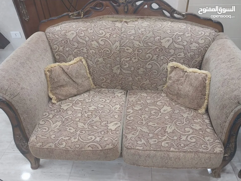 طقم كنب للبيع قابل للتفاوض