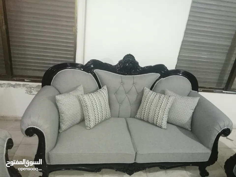 تنجيد جميع انواع الكنب والجلسات العربيه والخليجيه  وصيانه الكنب داخل المنزل