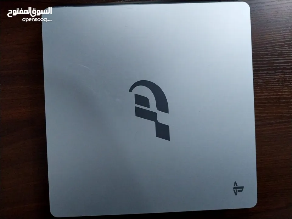 PS4 limited edition gran turismo  ‎بلايستيشن 4 نسخة خاصة محدودة مع الكرتونة