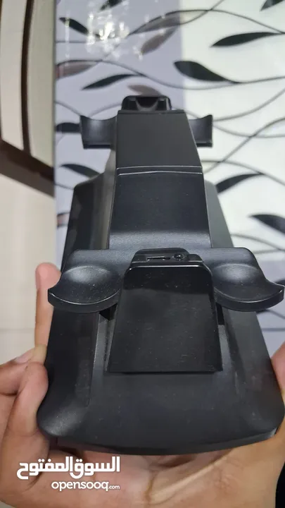 Dual Charging Dock For Ps4 Slim and Pro Nice quality and fast charging Good condition
