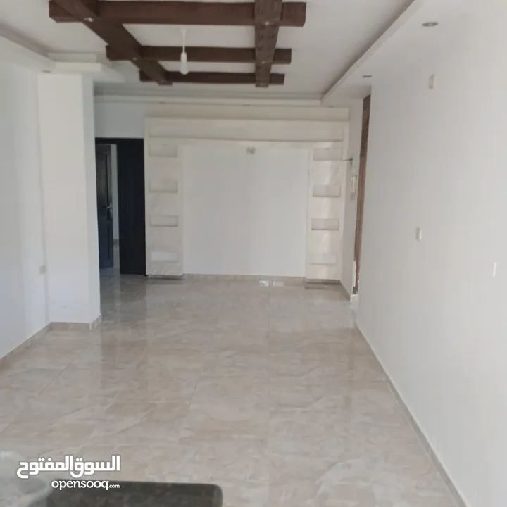 شقه أرضيه في مأدبا / قرب مسجد المسيح