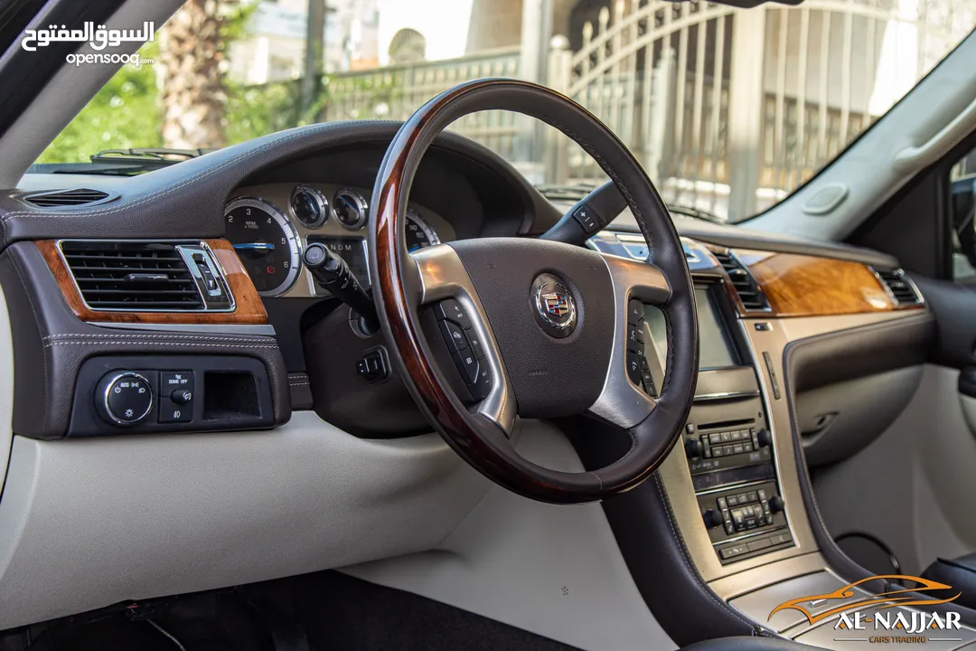 Cadillac Escalade Xl 2012 Platinum   السيارة مميزة جدا و قطعت مسافة 144,000 كيلو متر