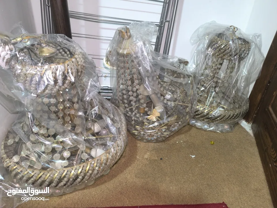 ثريات كىيستال مستعمل بحاله متوسطة