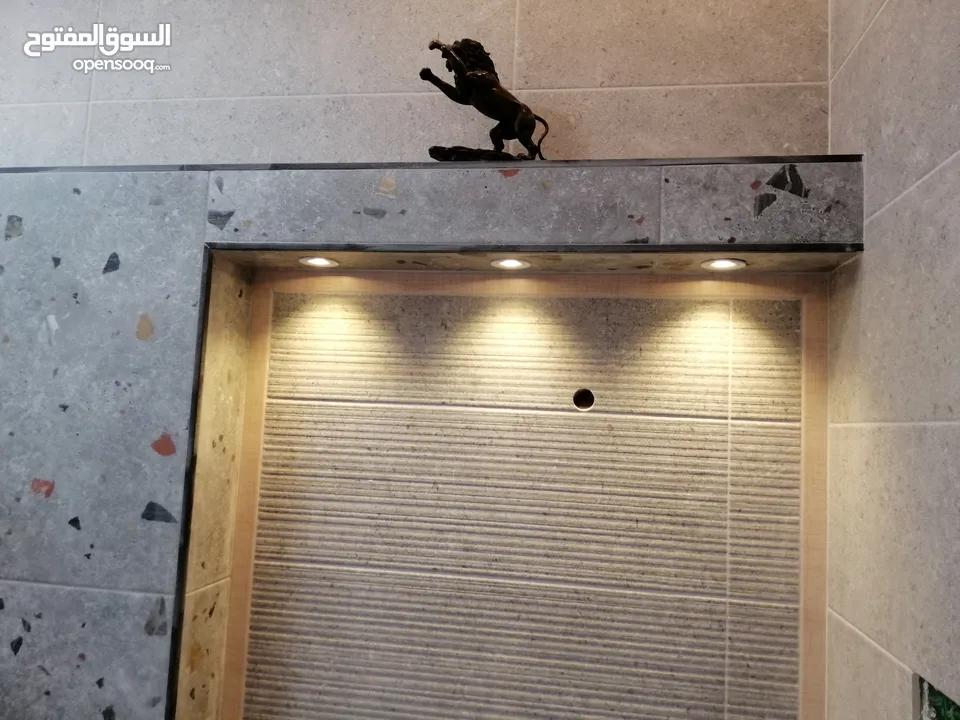 بليط سوريكفائة أوربية بأنامل ذهبية وكافة اعمال السيراميك والرخام والبورسلان وبديل الرخام والخشب
