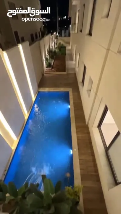 طابق ارضي 250 م +160 حديقه و ترس عبدون بقرب سفاره اوكرانيا و تاج مول تشطيبات فندقي فخمه حديثه
