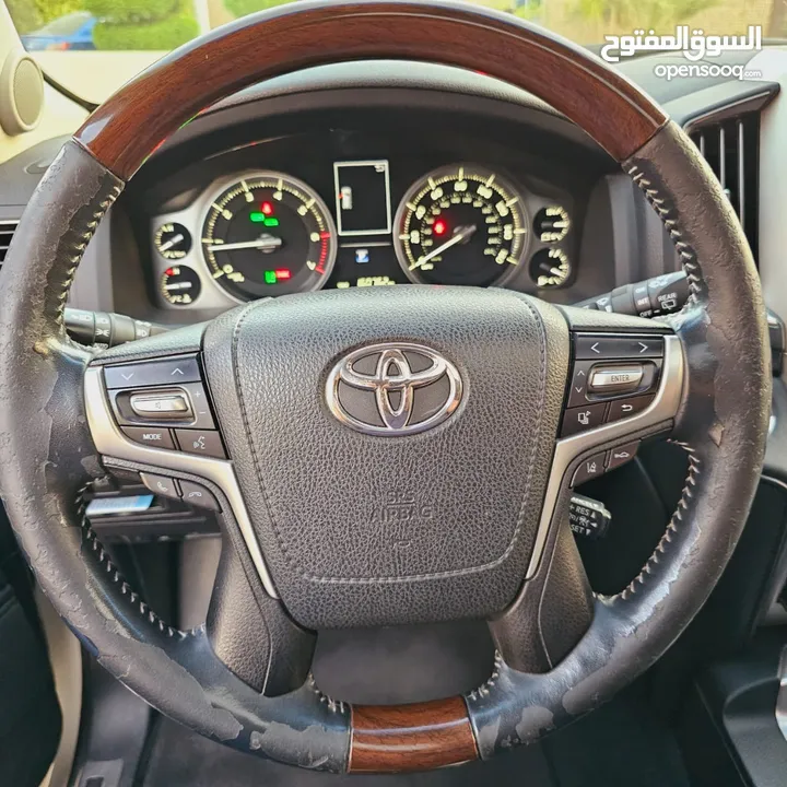 Toyota Land Cruiser VXR V8 2016 Model Full Option