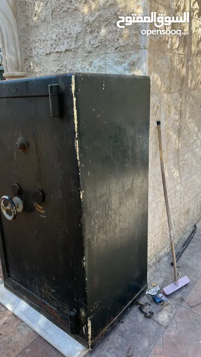 قاصة (خزنة) مستعمل بحالة جيدة جداً