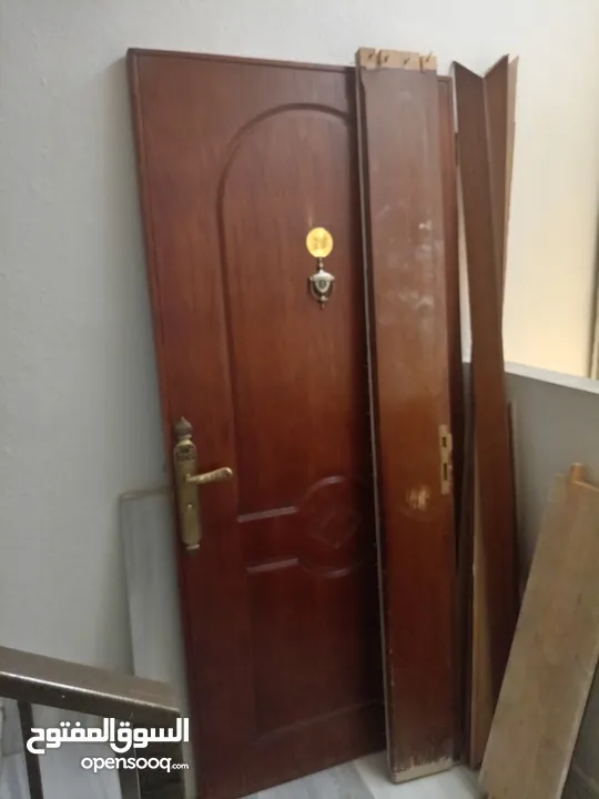 باب خشب 98*215 مستعمل معاه كل شي كامل