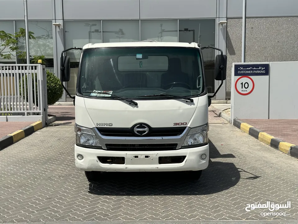 HINO 300 Tipper pickup 2018