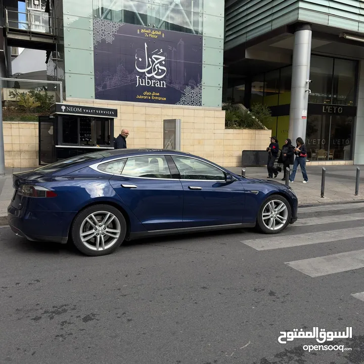 Tesla Model S 85