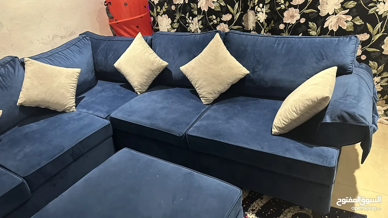 6 Seater Sofa with Pillows and leg rest