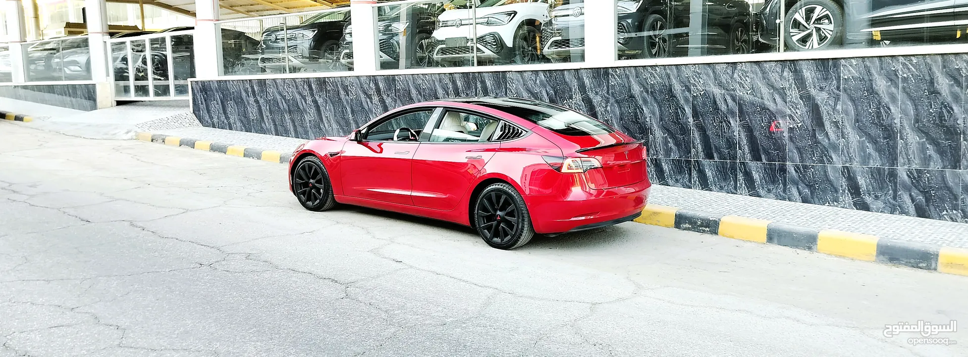 تيسلا 2022 model 3 فحص كامل 4 جــيـــد بدون ملاحظات غرفة جلد ابيض لون مميز بحالة الوكالة بسعر لقطة