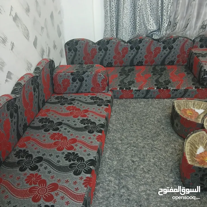 غرفه قعده مع طاولتها شبه جديد  مباع خلص