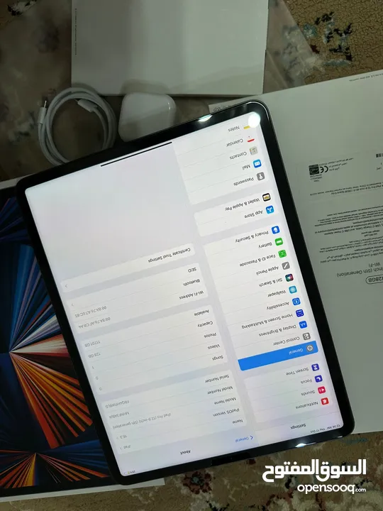 ايباد ابل برو 12.9 انش 128 قيقا  نظيف ولا زلغ مع الكرتون وكفر جديد وحماية للشاشة والشحن والواير