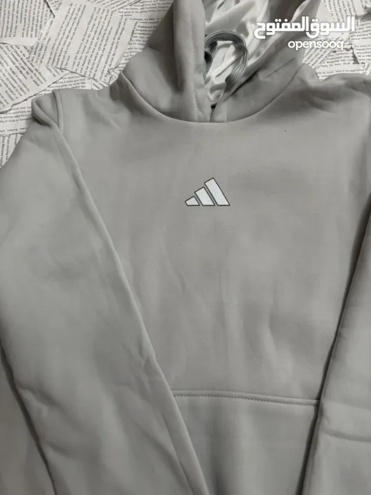 هودي تقيل مبطن متوفر بلون الأسود والأبيض