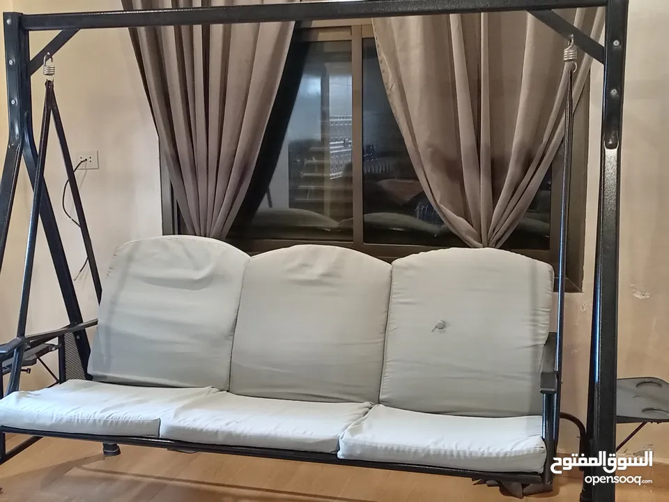 مرجيحه خارجيه كبيره شبه جديده بسعر مغري قابل للتفاوض