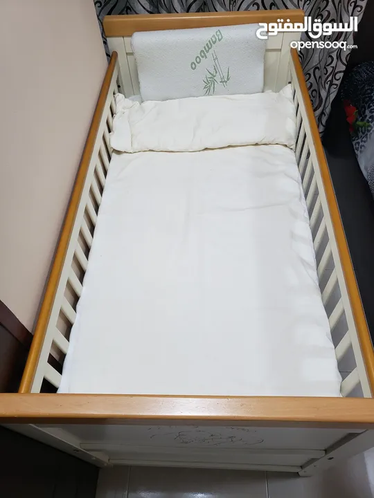 سرير اطفال نظيف جدا للبيع