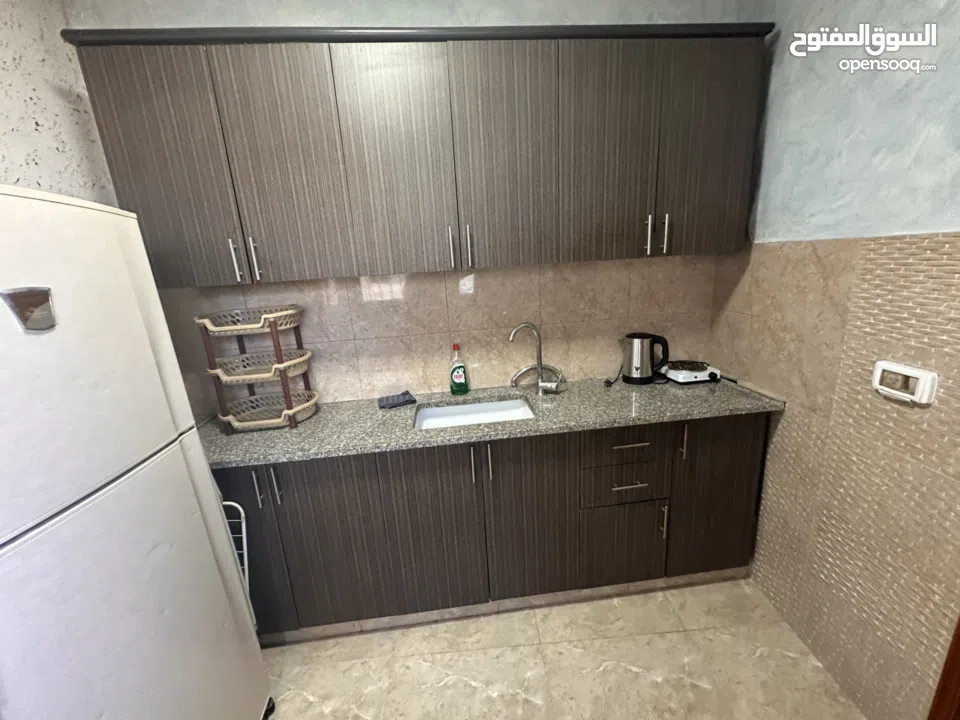 شقة مفروشة للإيجار قريبة من المعابر والجامعات والأماكن التجارية