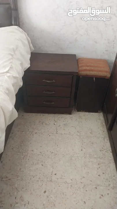 غرفت نوم كاملة خشب ثقيل مع كامل لوازمها .. 