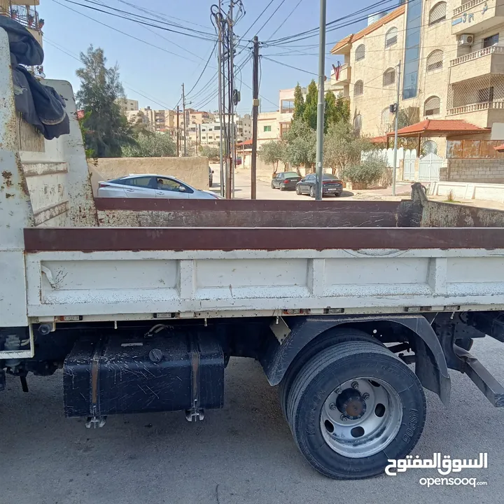 Hyundai Mighty dump truck
