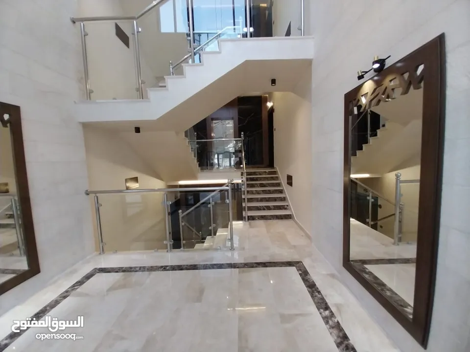 شقة طابق ارضي للبيع في اجمل مناطق خلدا/REF:010