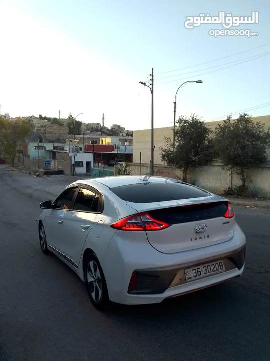 هونداي ايونك فل ما عدا الفتحه كهرباء موديل 2017 بسعر مغري