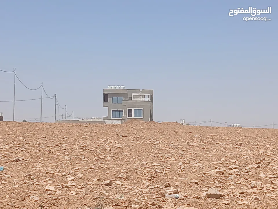 أرض للبيع في القسطل قرب شارع المطار