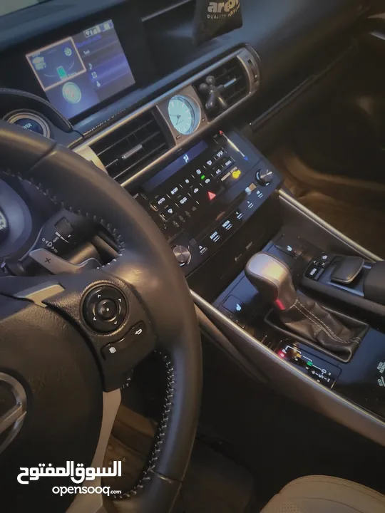 للبيع مع فتحه وفرش جلد بيج فحص كامل فل كامل  Lexus 2014 IS 300 Full Options (قابل للبدل)