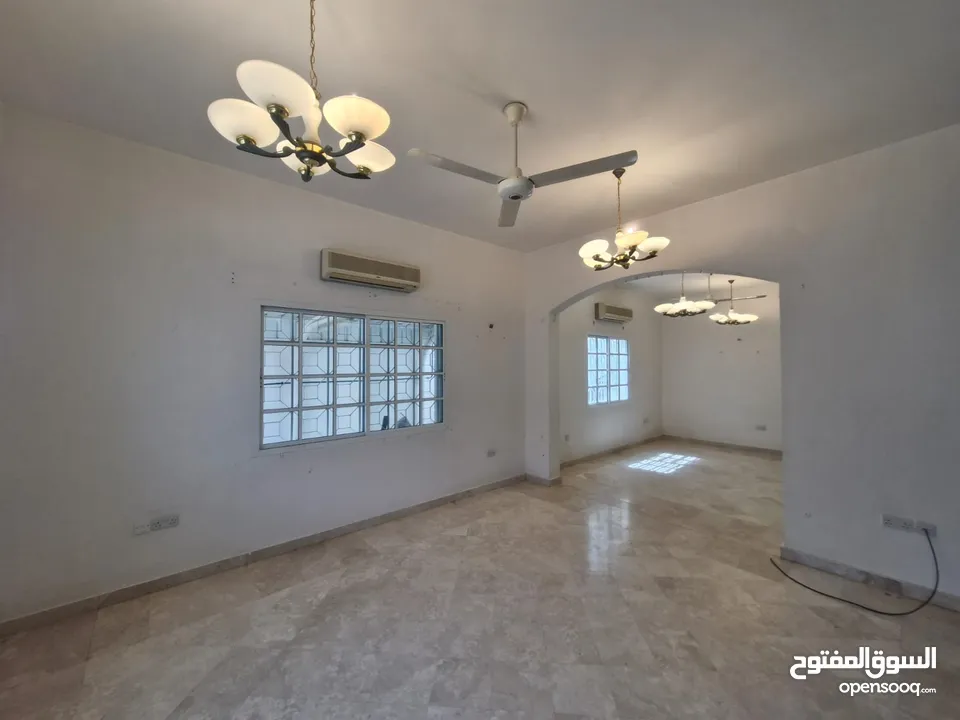 3 BR Excellent Villa for Rent – Qurum