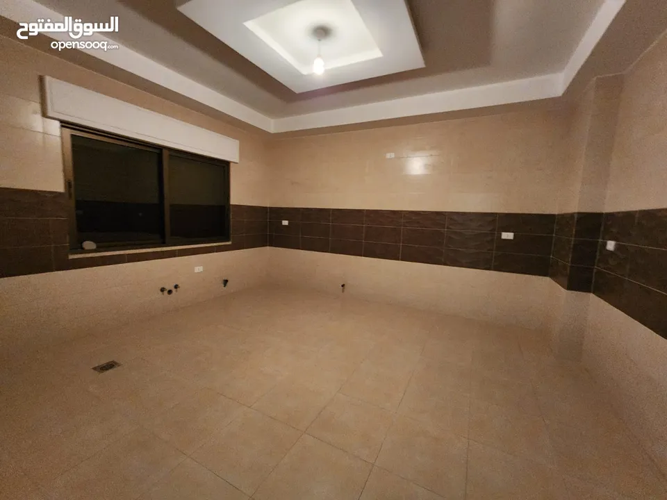 شقة فارغة للبيع في دير غبار  ref : 14242