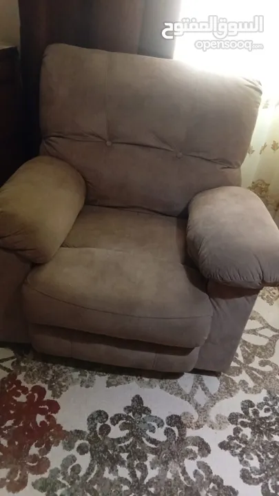 Soonest Recliner for sale مستعمل بحال الجديد للبيع لعدم وجود مكان  السعر قابل للتفاوض بشي بسيط