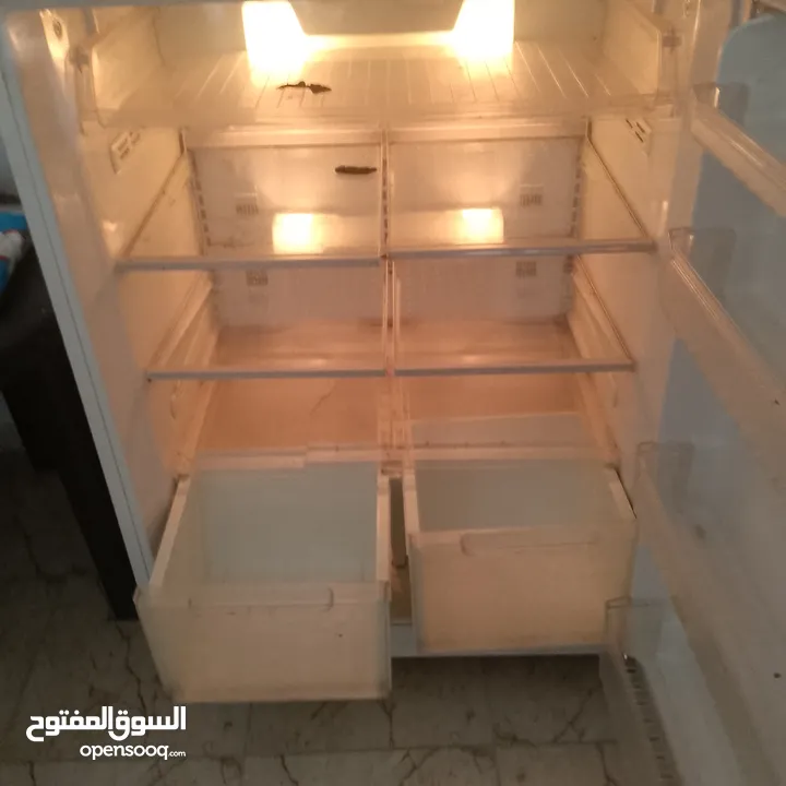 ثلاجه دايو نظيفه تبريد قوي و محترمه