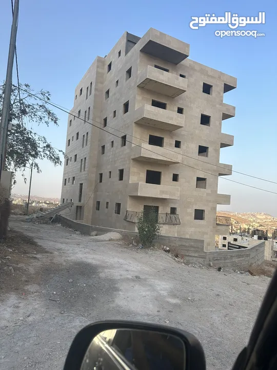 شقة فاخره للبيع  قرب معبر مزموريه  بالتقسيت المباشر بدون بنوك