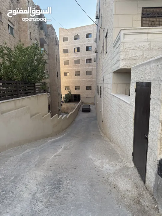 شقة شبه ارضية للبيع في طبربور للبيع كاش او اقساط